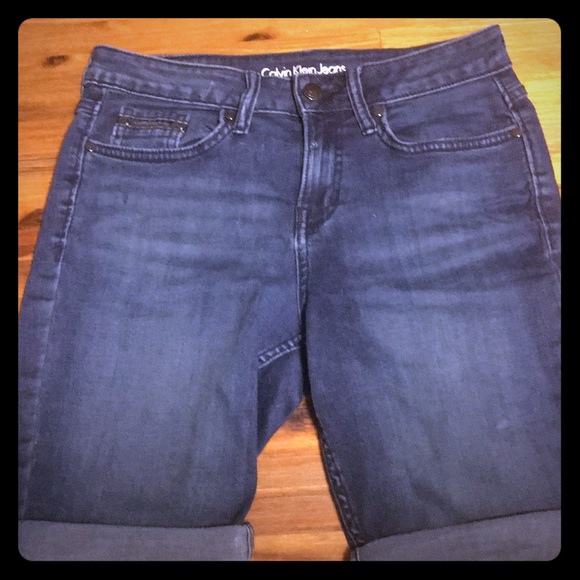 Cute Women’s Calvin Klein Shorts - Picture 2 of 3